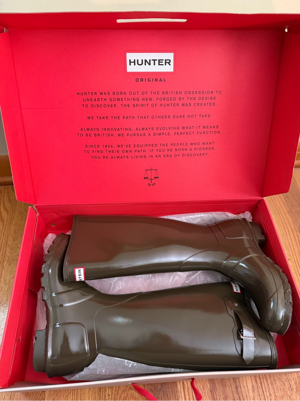 Hunter Women’s Tall Gloss Rain Boots in Olive Green